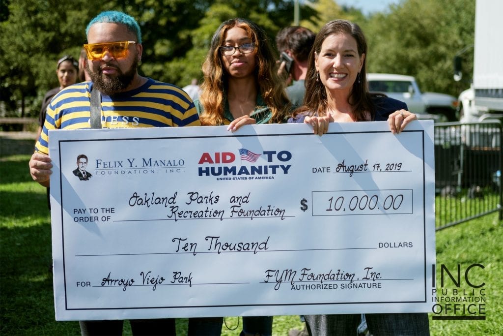 Rodney Williams (left) of the City of Oakland’s Parks and Recreation poses with Oakland Mayor Libby Schaaf, with their donation from the FYM Foundation.